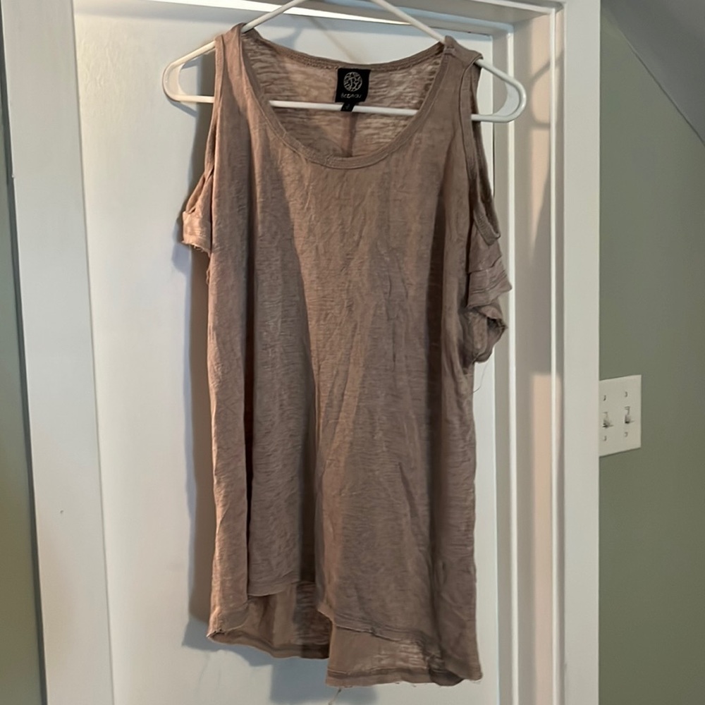 Bobeau Cold Shoulder T